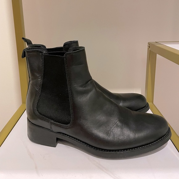 LA CANADIENNE Siena Leather Chelsea Boots - Picture 2 of 9
